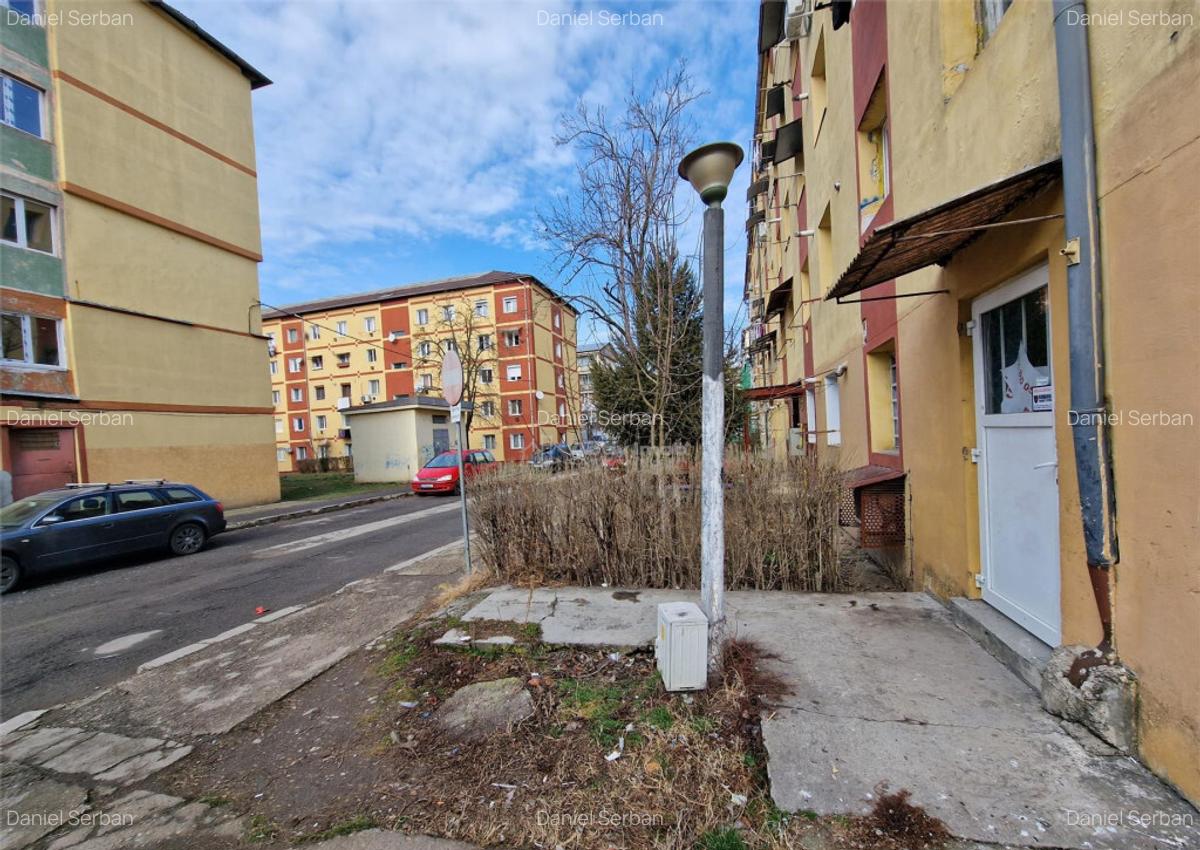 Resita CHIRIE sau VANZARE Spatiu Com.Parter,Zona Aglomerata - 10