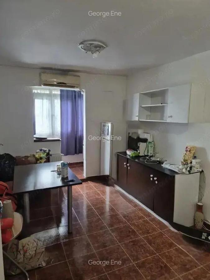Apartament 2 camere vanzare zona Rahova Margeanului etaj 6 bloc curat - 1