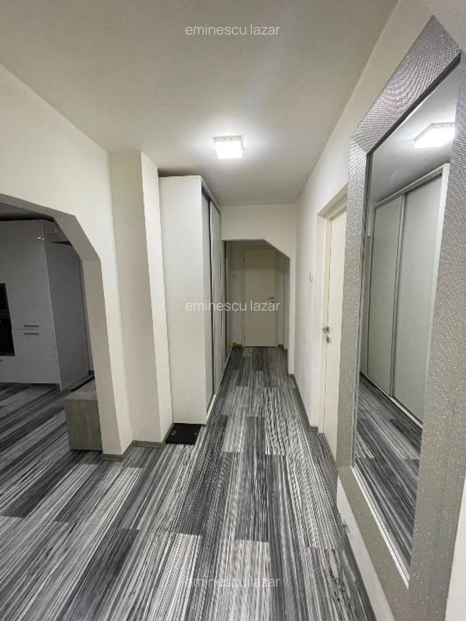 Apartament 4 camere ,500 metri Iulius town - 2