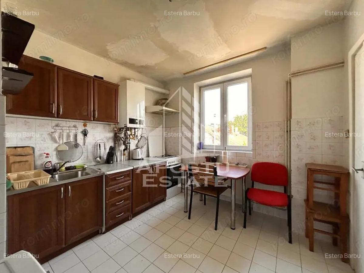 4 camere decomndat Pia?a Unirii | Terasa, parcare in curte securizata. - 3