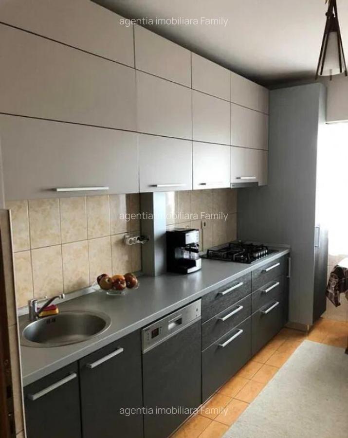 Apartament cu 3 camere decomandate zona Obcini - intrare - 4
