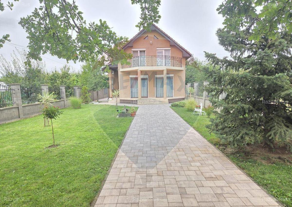Casa de vis cu 4 dormitoare intr-o zona linistita din Sa... - 19