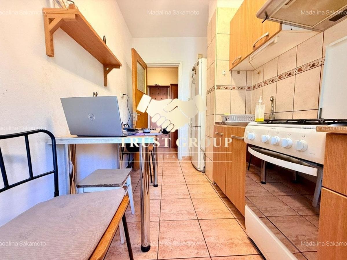 Apartament cu 4 camere decomandat în P-ța Victoriei - 12