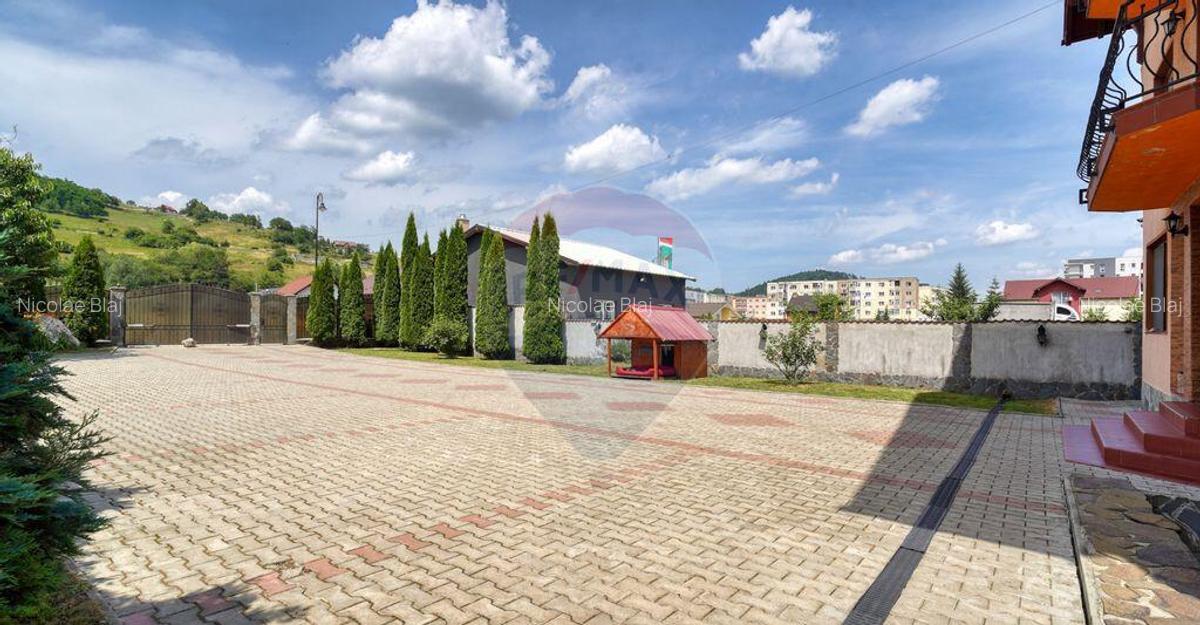 Vila cu poten?ial in Zarne?ti 10 camere, curte mare - 14
