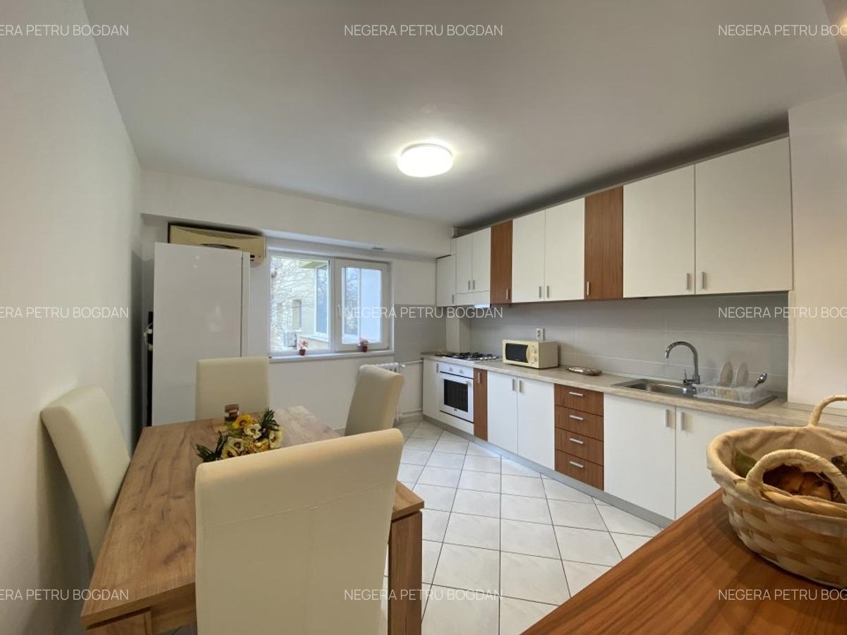 Romana,renovat nou,curat,cu spatii de depozitare. - 7