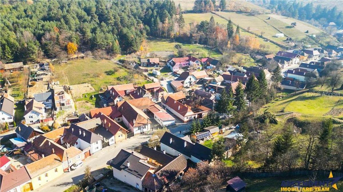 FILM! Casa saseasca, renovata exterior, in centrul localitatii Holbav, Brasov. - 14