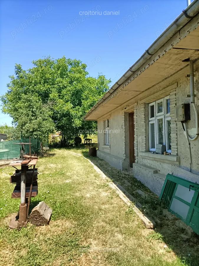 Vand casa si teren in HUSI - 4