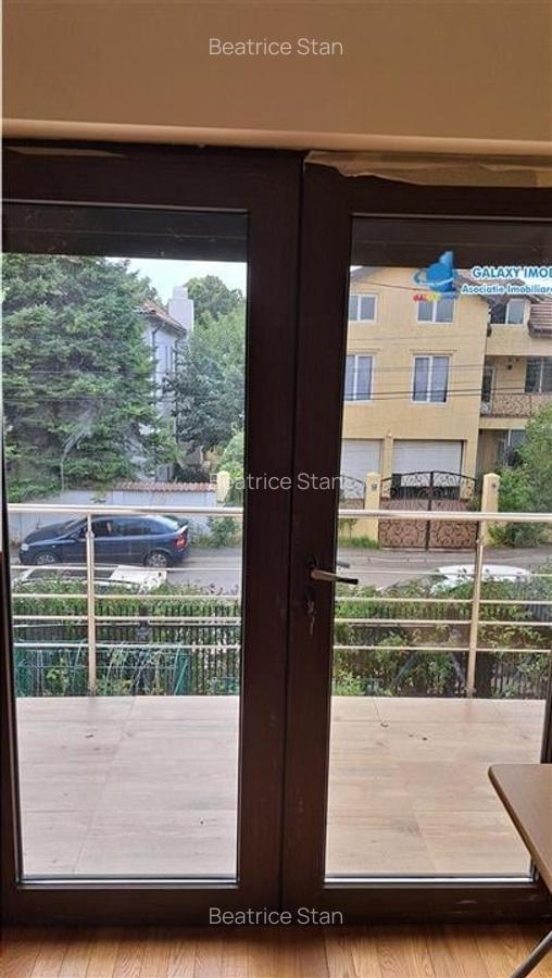 Vila foarte frumoasa langa  PALATUL si LACUL MOGOSOAIA - 18