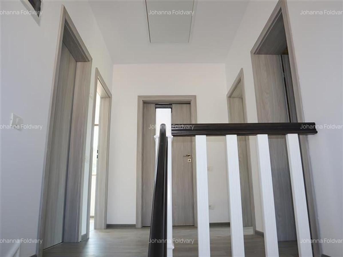 Casă cu 5 camere în Dumbrăvița - 11