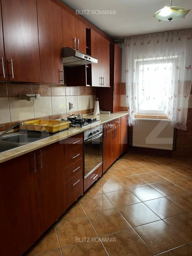 Apartament cu 3 camere, decomandat, zona Lama - 4
