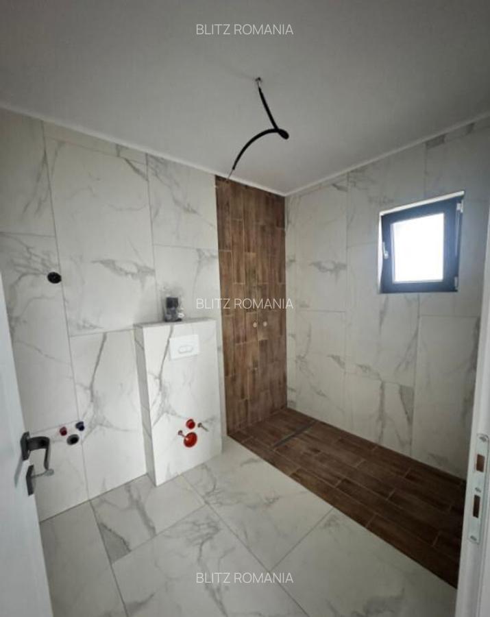 Casa individuala de vanzare 131 mp construi?i, teren - 14