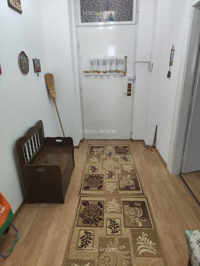 Garsoniera in vila decomandata --renovata -etaj 1 - 9