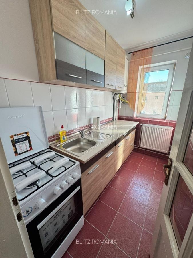 Apartament de vanzare, cu 2 camere, 40 mp, zona Hotvon - 5