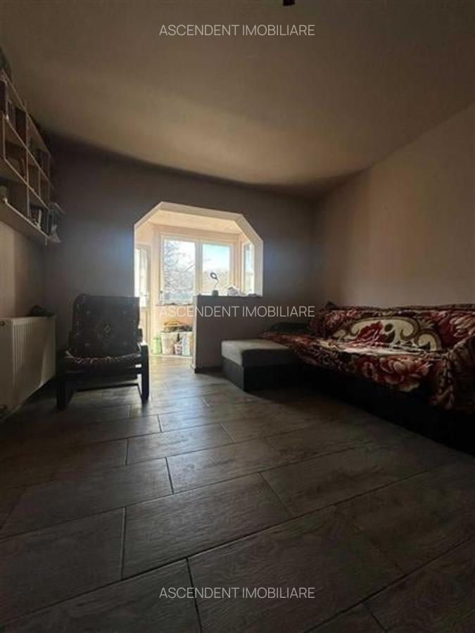 Apartament cu 2 camere decomandat în Tractorul - 5