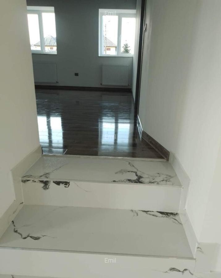 Casa Unirea formata din doua apartamente,cu doua intrari separate. - 13