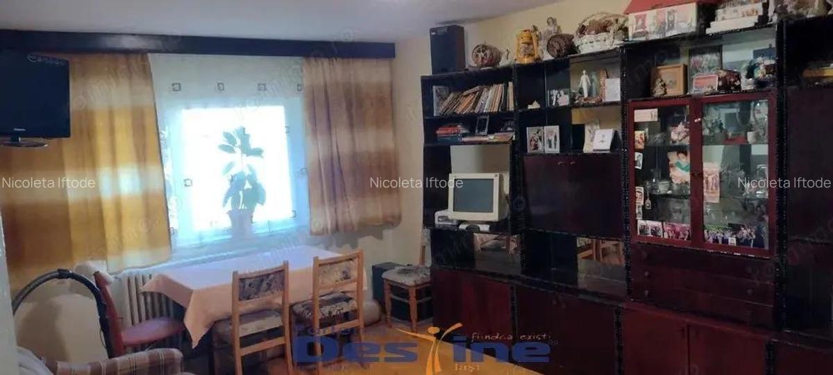 CUG- Apartament cu 3 camere decomandat, etaj 3/4 - 2