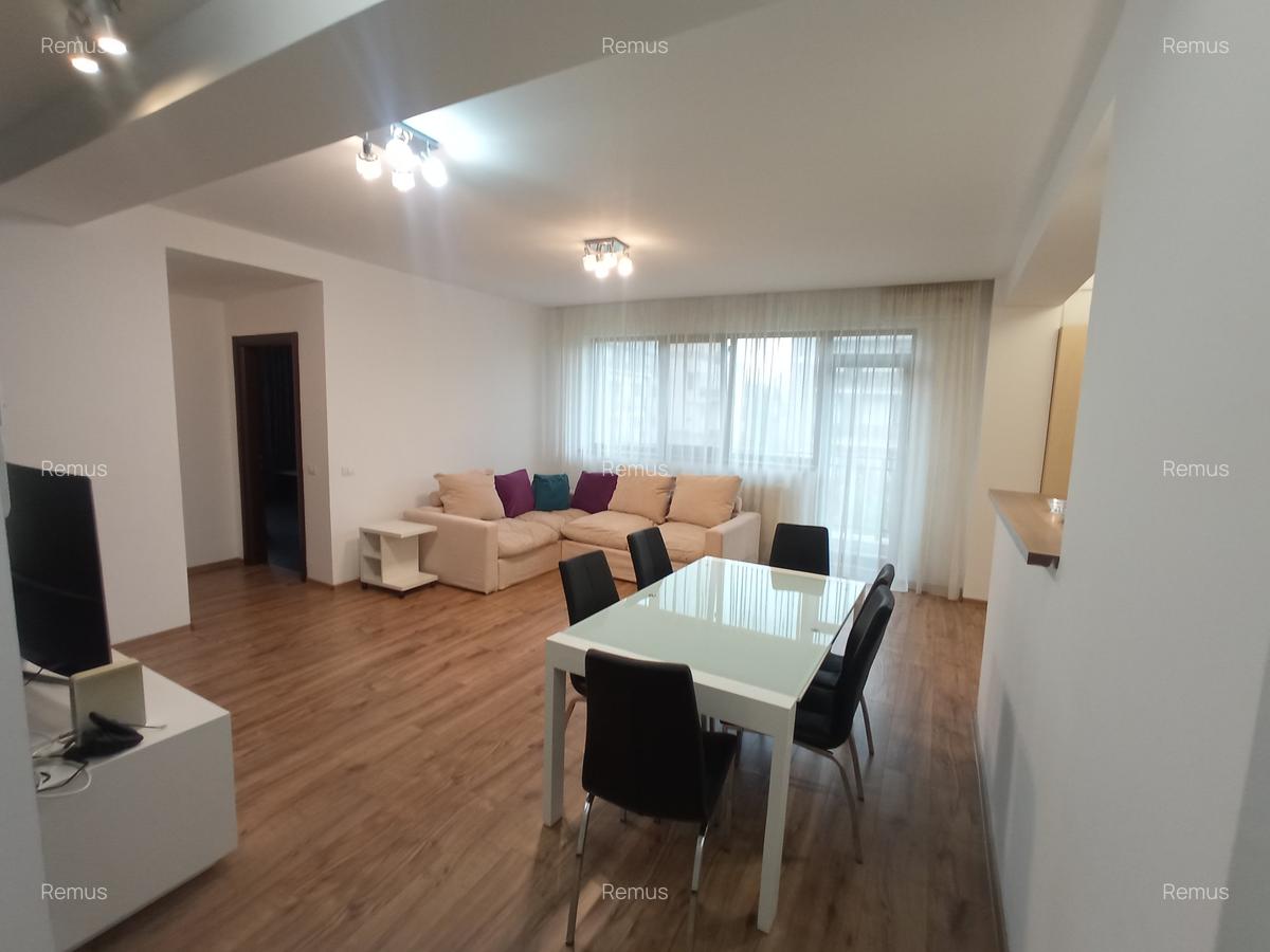 Apartament cu 3 camere semidecomandat, mobilat în Nord - 1