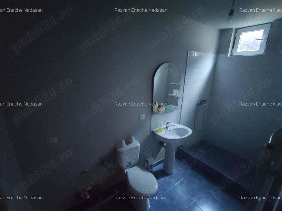 Vand sau schimb casa la curte comuna - 7