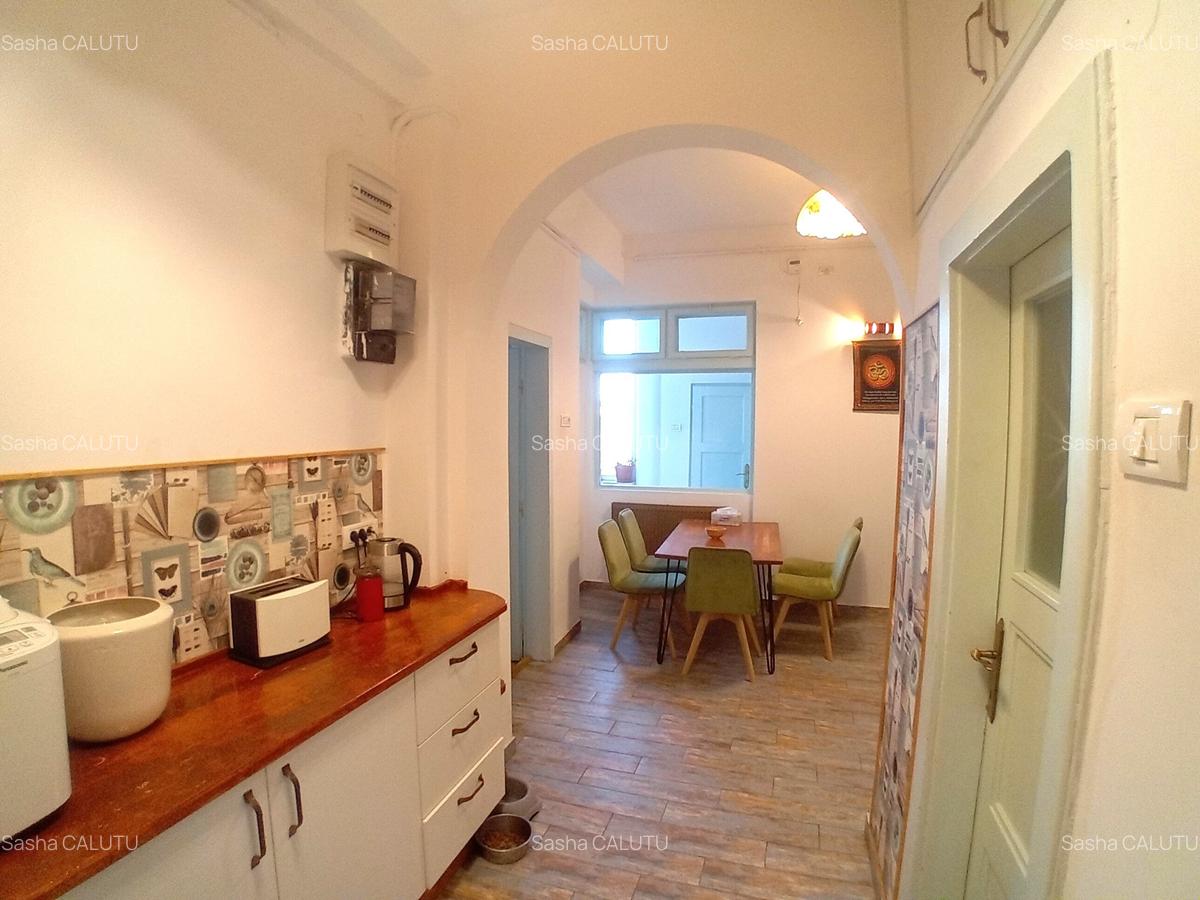 Apartament cu 5 camere decomandat, mobilat în Universitate - 1