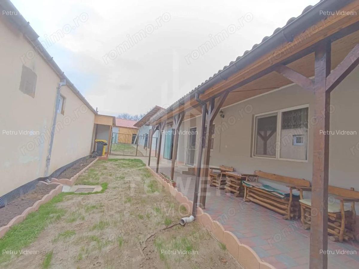 Casa de vanzare in satul Ro?ia cu vedere panoramica spre Mun?ii Fagaras - 5