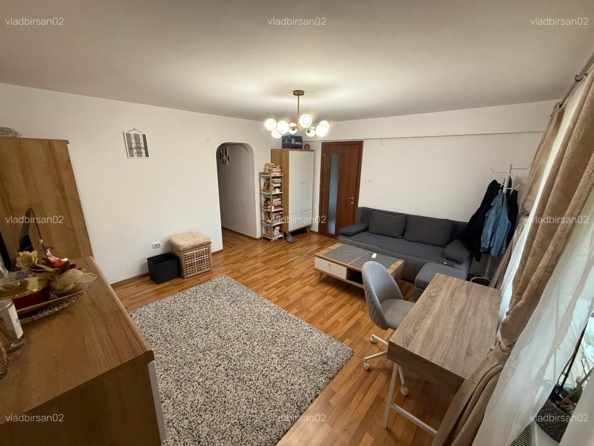 2 camere, Academia Ferdinand I, Parcul Carol, Unirii (parcare la liber), boxa - 3