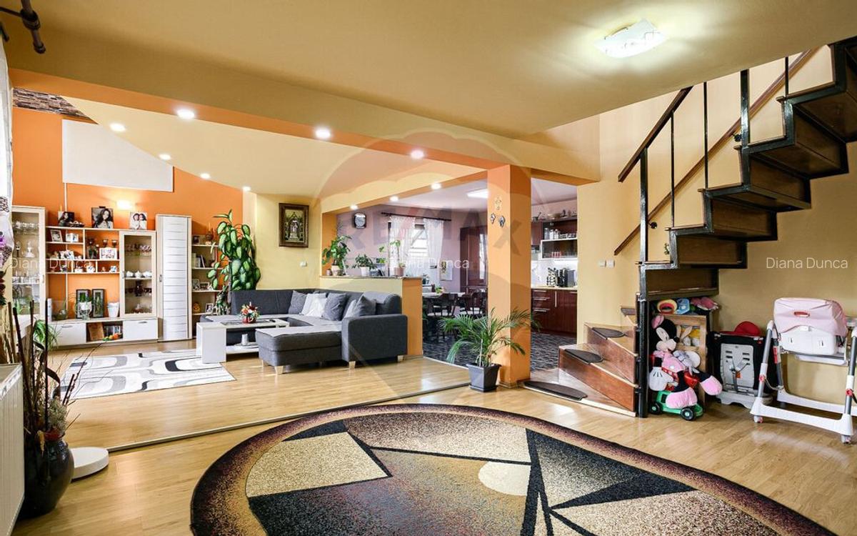 Casa primitoare de vanzare in localitatea Lipova - 17