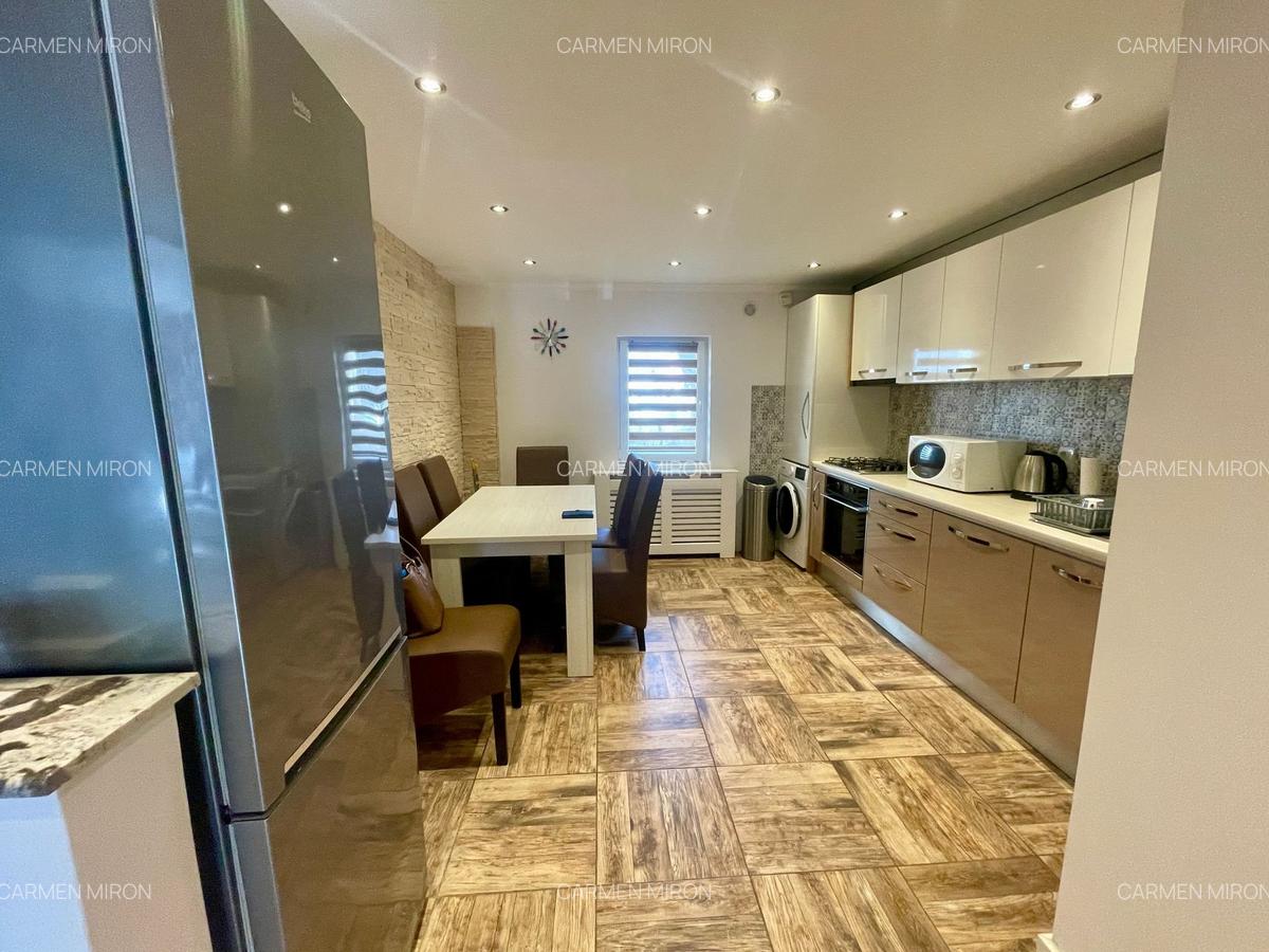 Apartament cochet 3 camere decomandat zona Plopilor - 1