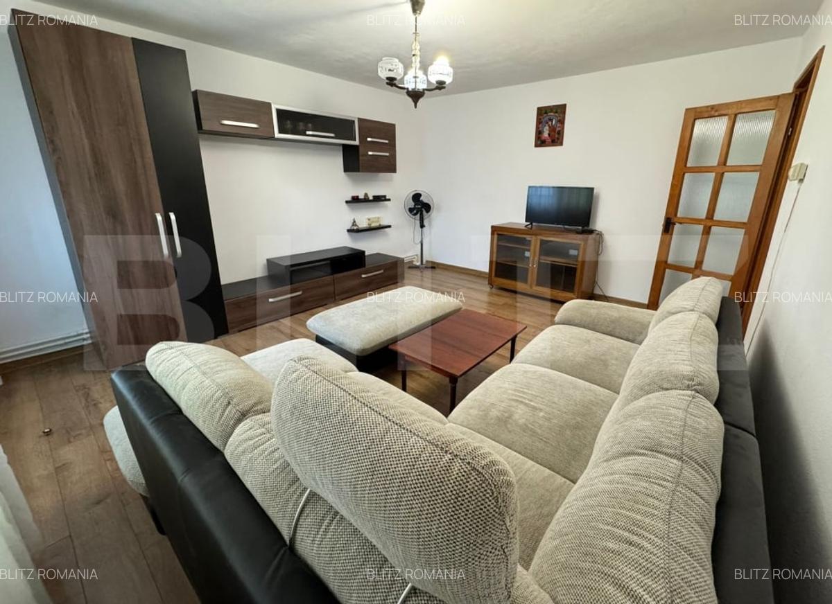 Apartament cu 3 camere, zona Dumbrava - 2