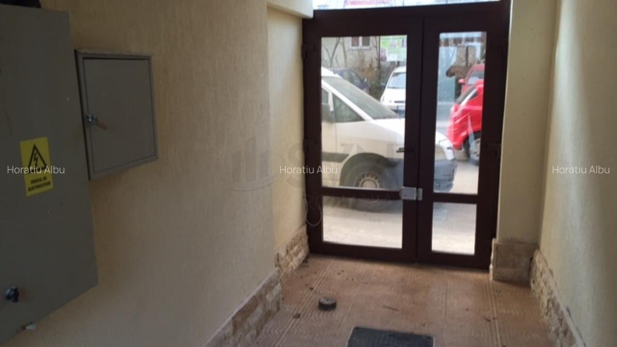 Apartament cu 3 camere semidecomandat în Titulescu - 11