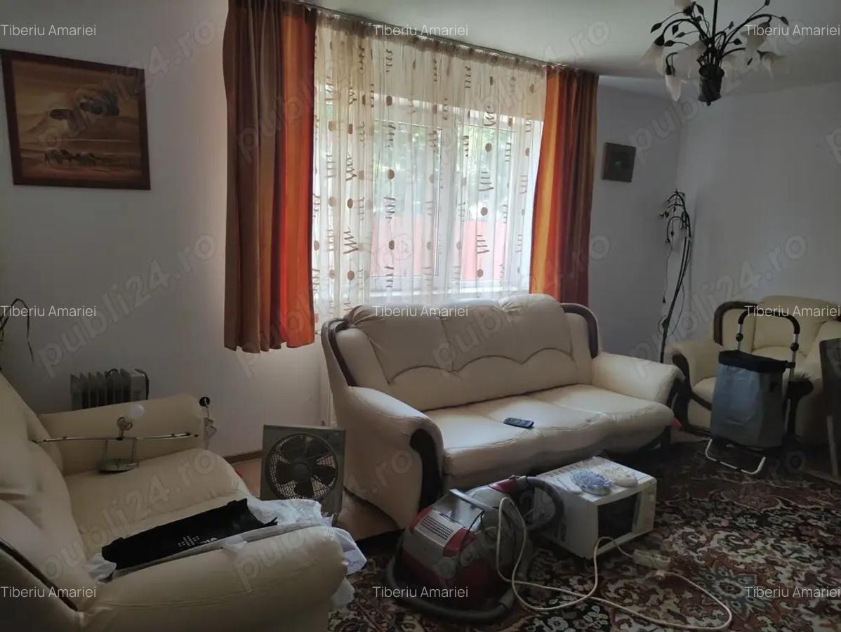 Vand casa cu etaj langa ?coala 9 - 7