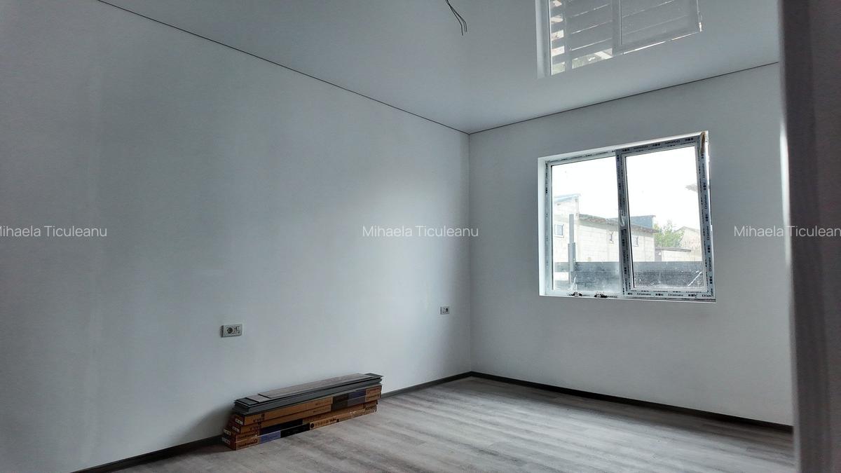 Vindem casa in Navodari zona de vile - 1