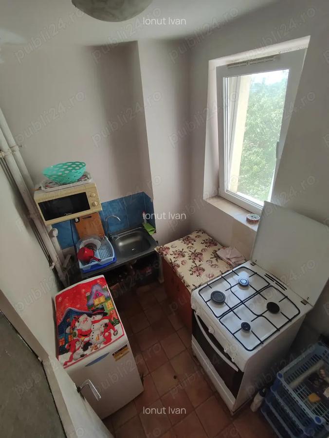 Apartament 2 camere decomandat sector 4 - 9