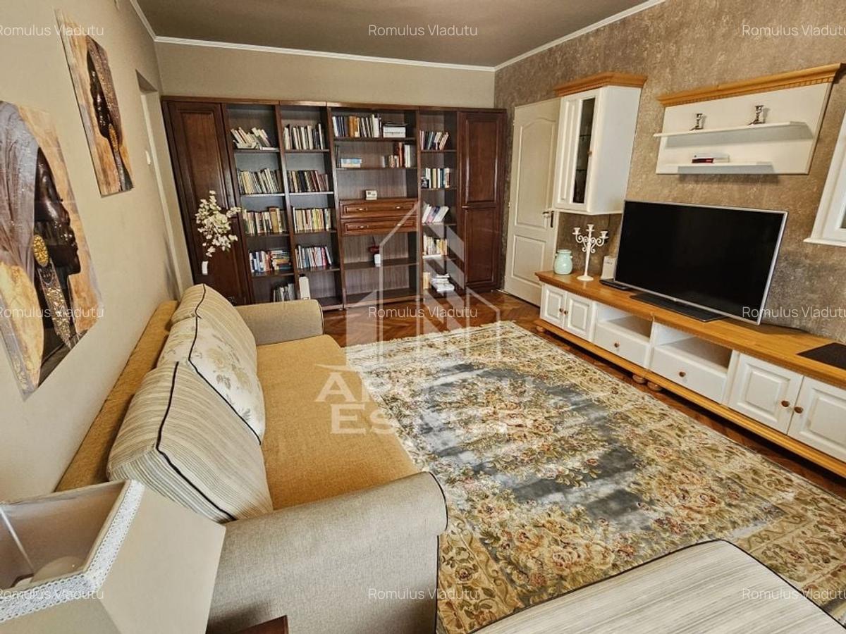 Apartament cu 3 camere, centrala proprie, - 1