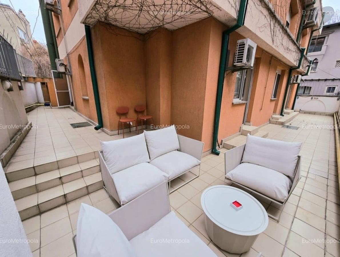 Apartament , curte de 65mp - Primaverii - 1