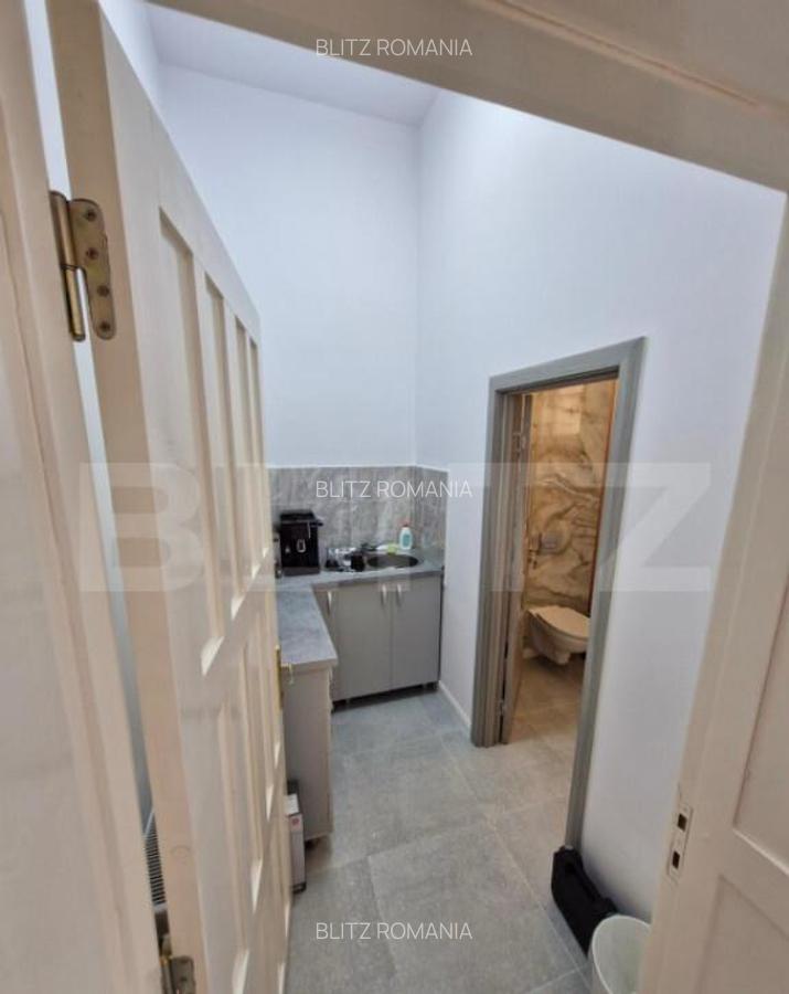 Spa?iu de birou de inchiriat 50 mp 2 camere si baie, zo - 8