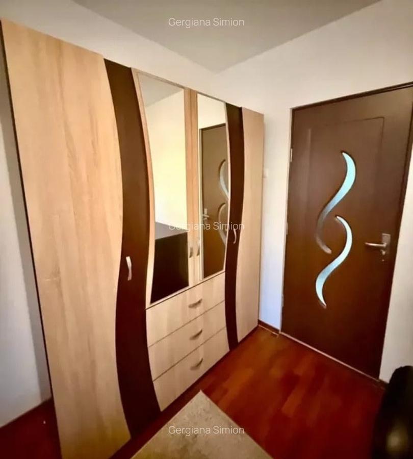 Apartament cu 3 camere semidecomandat, mobilat în Pajura - 5
