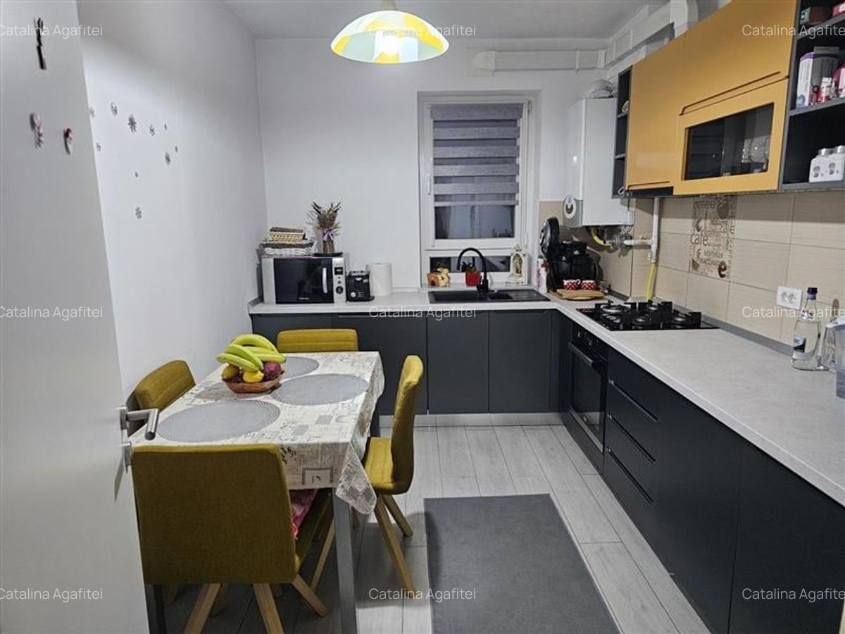 Apartament cu 3 camere decomandat, mobilat în Tractorul - 5