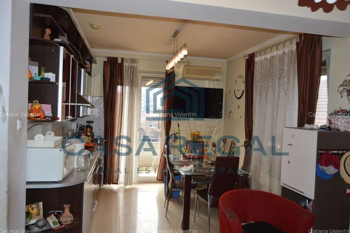 Apartament cu 3 camere decomandat în Nufărul - 23