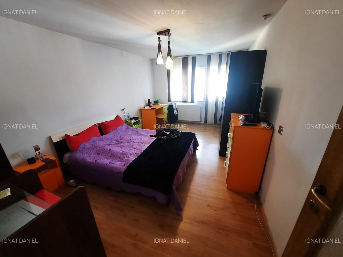 Apartament cu 3 camere decomandat, zona Nicolina - 2