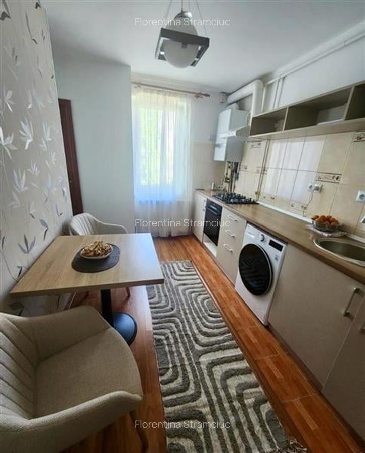 Trei camere cu doua bai, mobilat si utilat complet Centrul civic, Brasov - 2