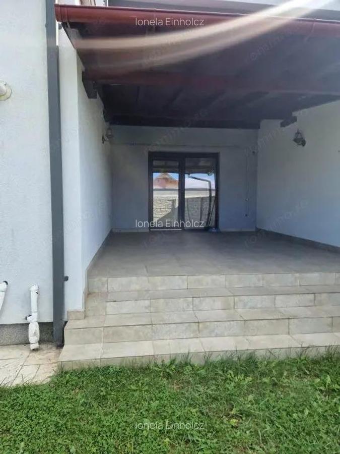 Duplex 4 camere, 154 mp utili, cu garaj si 2 fronturi stradale - Mosinita Noua - 2