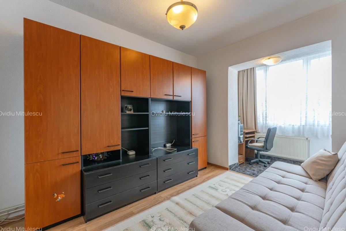 Apartament cu 4 camere decomandat, mobilat în Aurel Vlaicu - 3