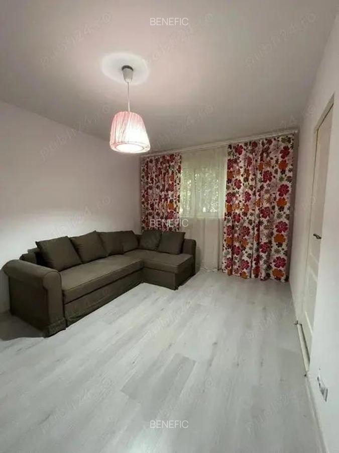 Inchiriere apartament 3 camere-zona Vest-Podul inalt - 1