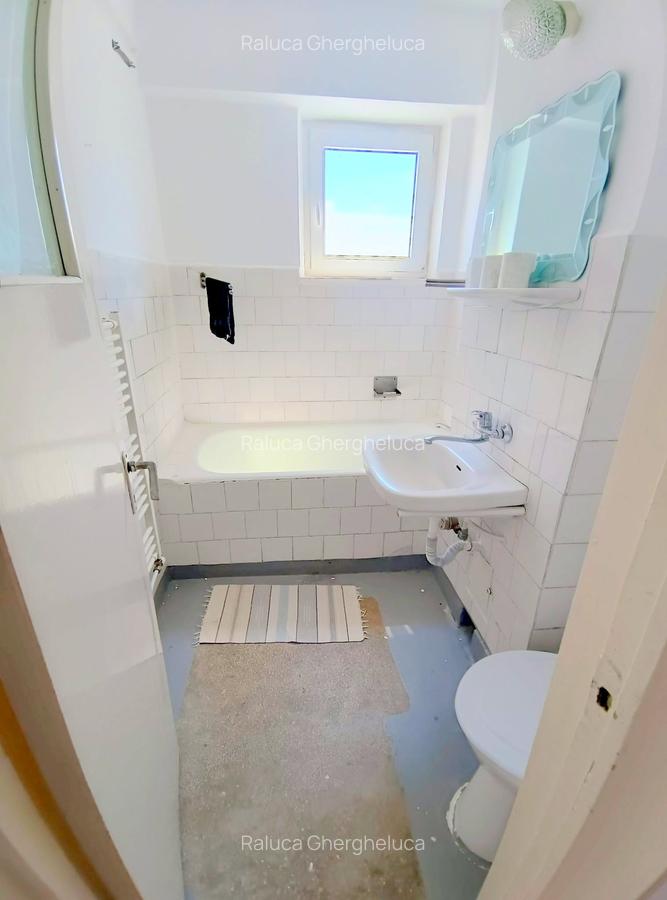 Apartament cu 3 camere, 2 balcoane, 2 bai, boxa subsol -90 mp- Central - 8 Apartament cu 3 camere, 2 balcoane, 2 bai, boxa subsol -90 mp- Central - 8