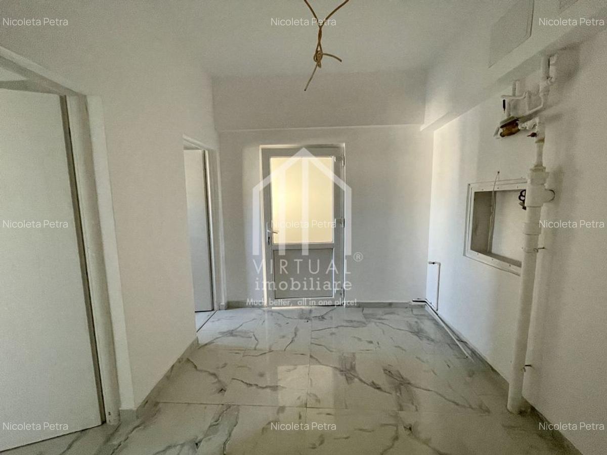 Spatiu comercial cu 8 camere, 5 bai, terasa - zona Centrala - 10