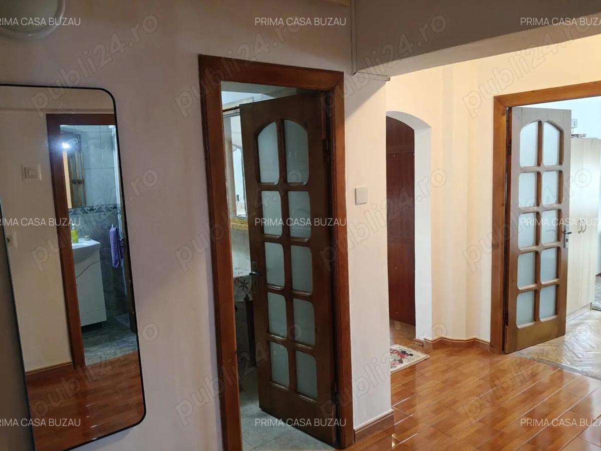 Apartament cu 3 camere zona ultracentrala Bazar confort 1 Etaj 3 S=88mp Pret: 92.000 euro - 9