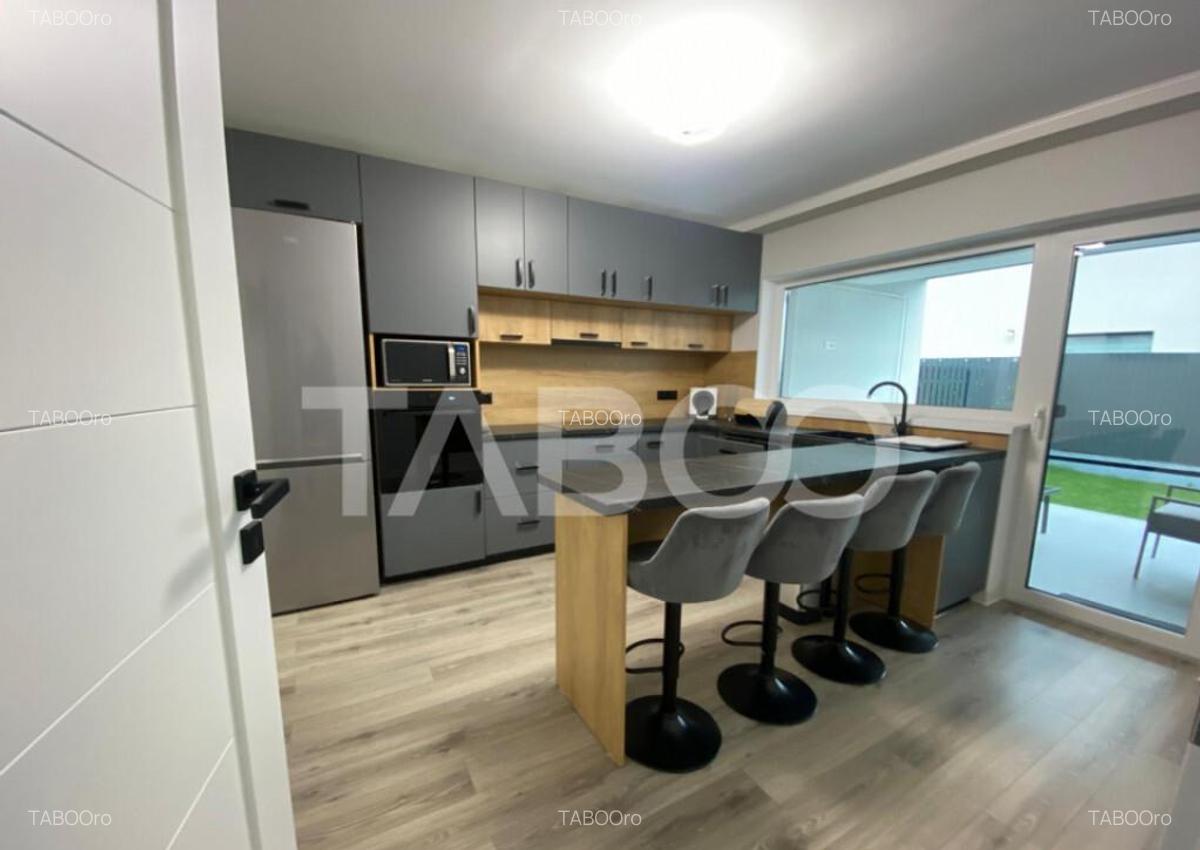 Casa tip duplex complet utilata singur in curte cu loc de pa - 14