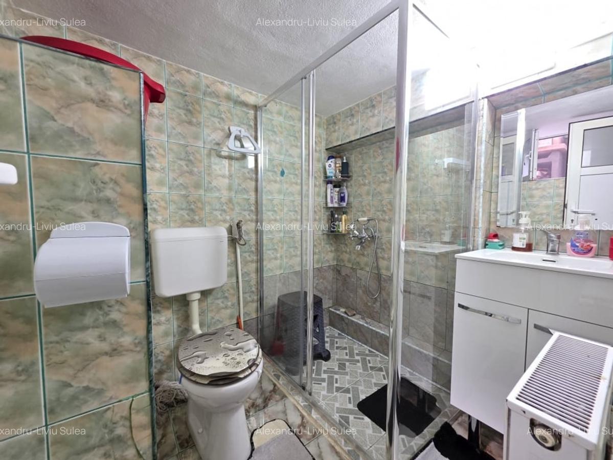 Casa cu trei camere, curte proprie, Podul Cretului, Schei - 9