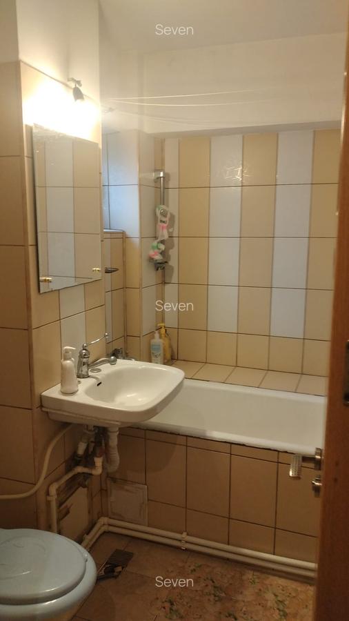 Apartament 3 camere - Km.4 - Billa - 80.000 euro (Cod E5) - 8