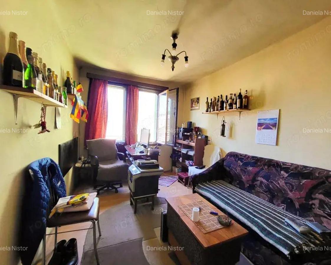 Casa 8 Camere, 3 Apartamente, Singur in curte - 8